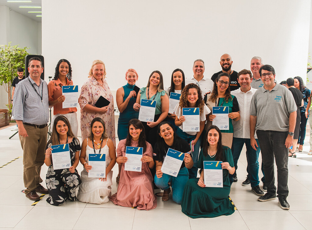 Group pf people with Innopeda Certificates